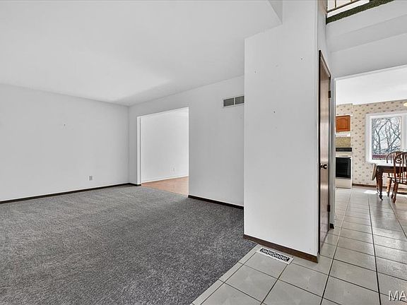 3rd image of 1692 Carman Rd