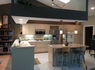 490 Oak Ridge Dr, Hartland, WI 53029