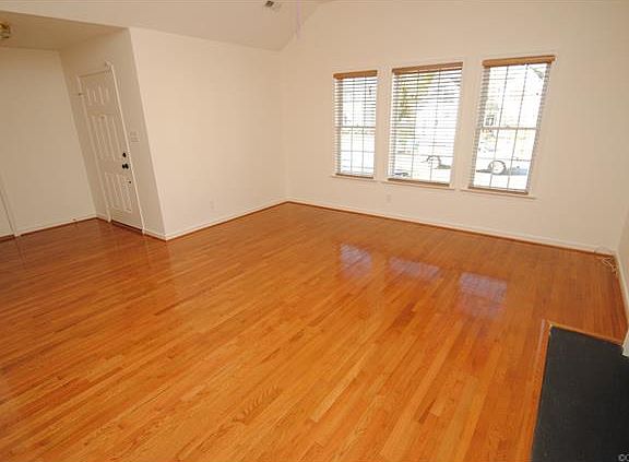 3rd image of 6325 Bergen Dr