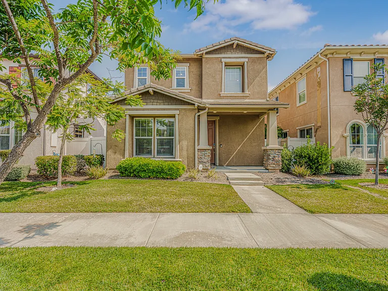 679 Nile River Dr — Photo 1