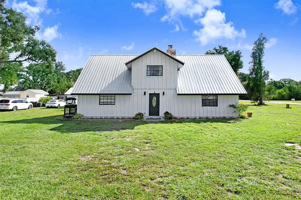 4 bed, 1952 sqft, $2,190 — Photo 2