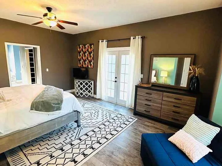 101 Long Pointe Dr — Photo 37