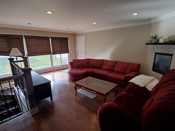 2nd image of 252 E Commonwealth Ave