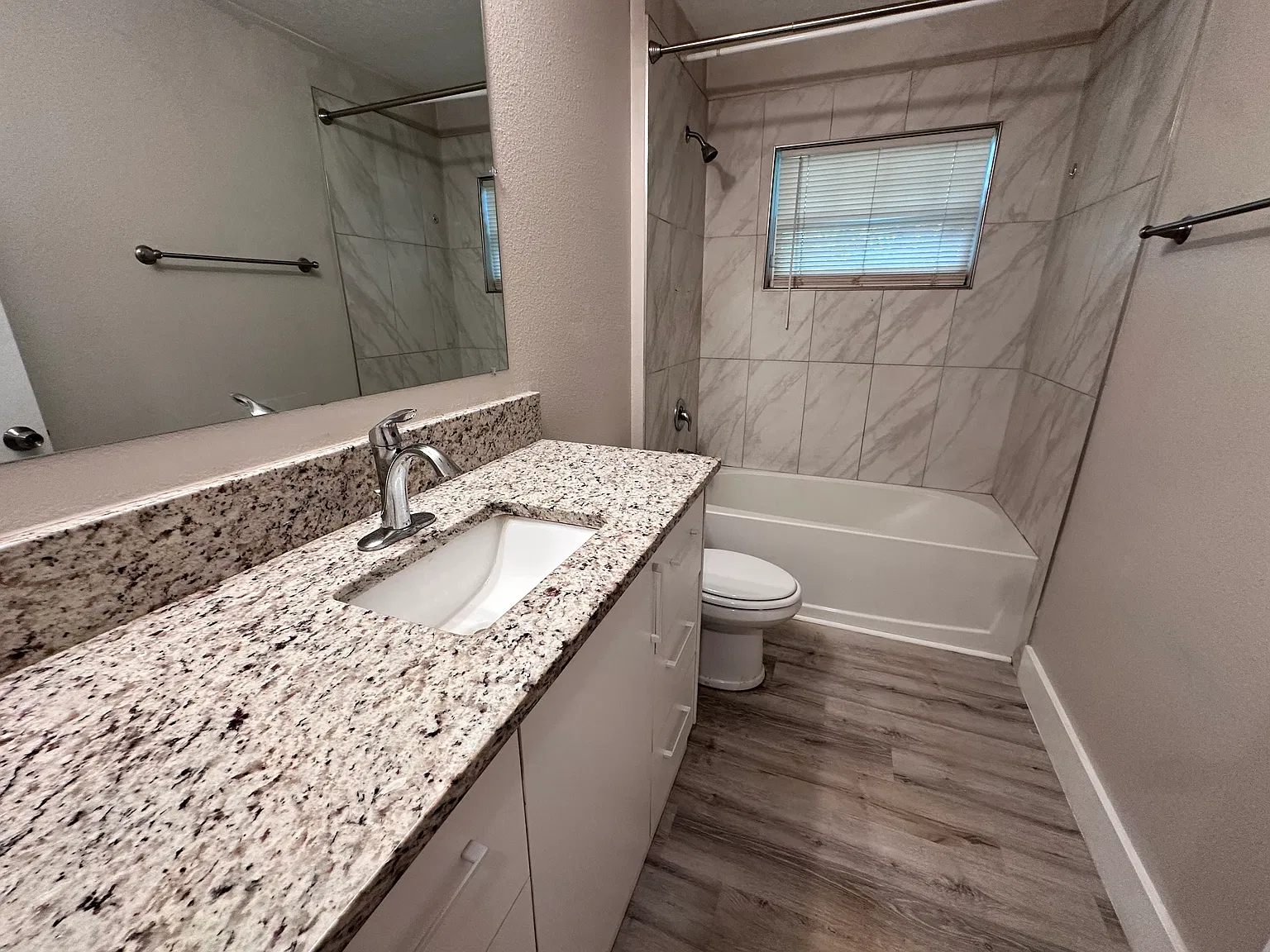 2 bed, 700 sqft, $1,350 — Photo 2