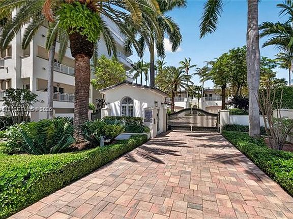 3rd image of 1413 Sunset Harbour Dr #209