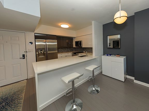 2nd image of 1001 N Randolph St APT 306