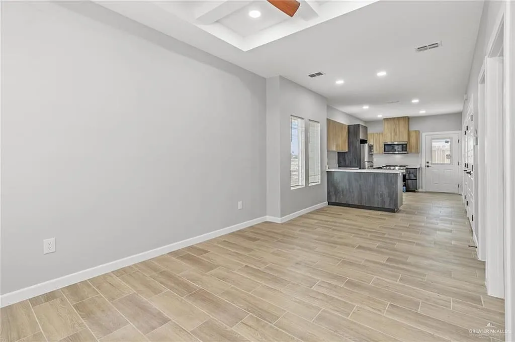 3 bed, 2.0 bath, 1116 sqft, $1,375 — Photo 4