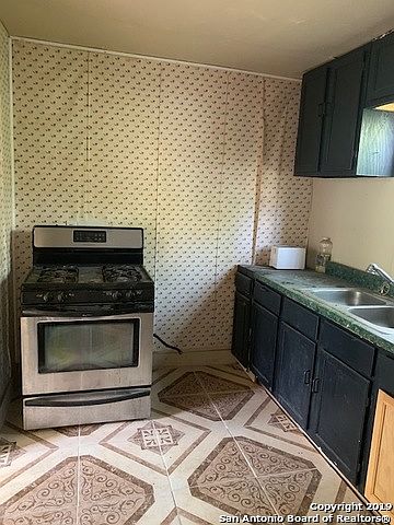 2nd image of 944 Potomac