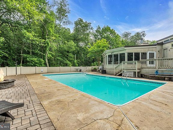 5th image of 1575 Beaver Hollow Dr