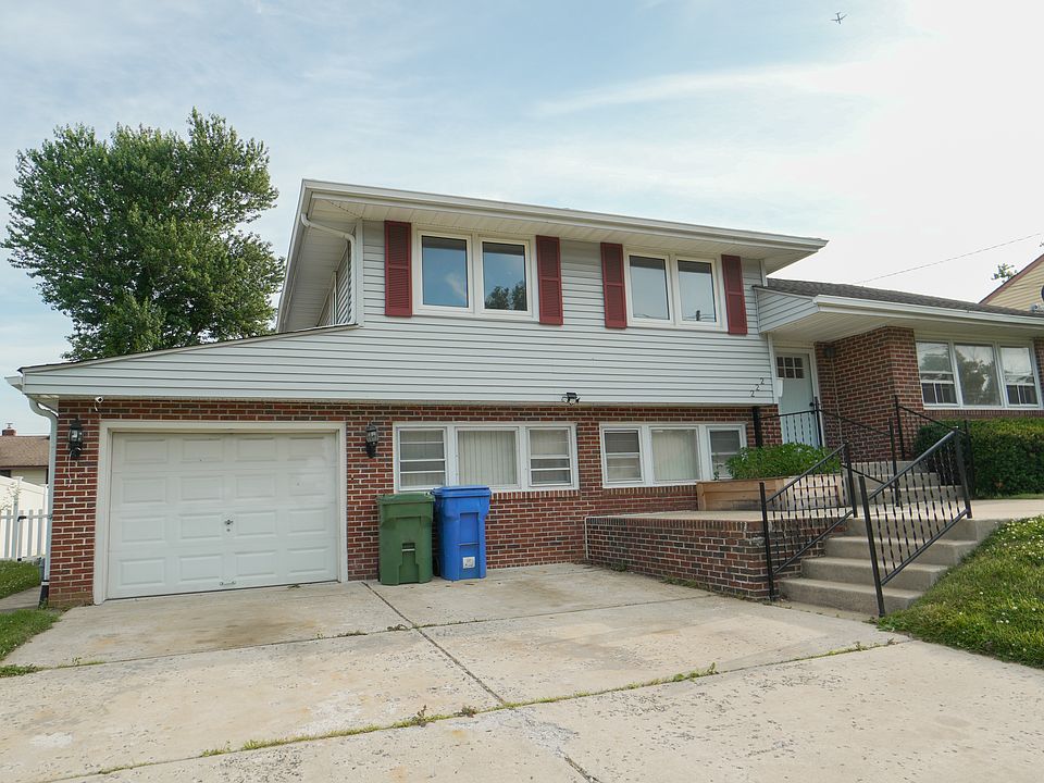 1st image of 222 Belle Arbor Dr