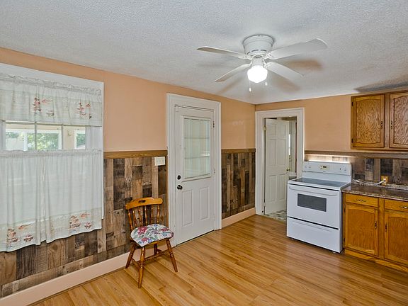 3rd image of 86 Laurence St