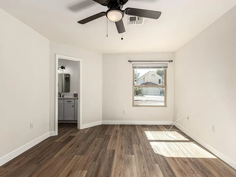 1538 E Laurel Ave — Photo 16