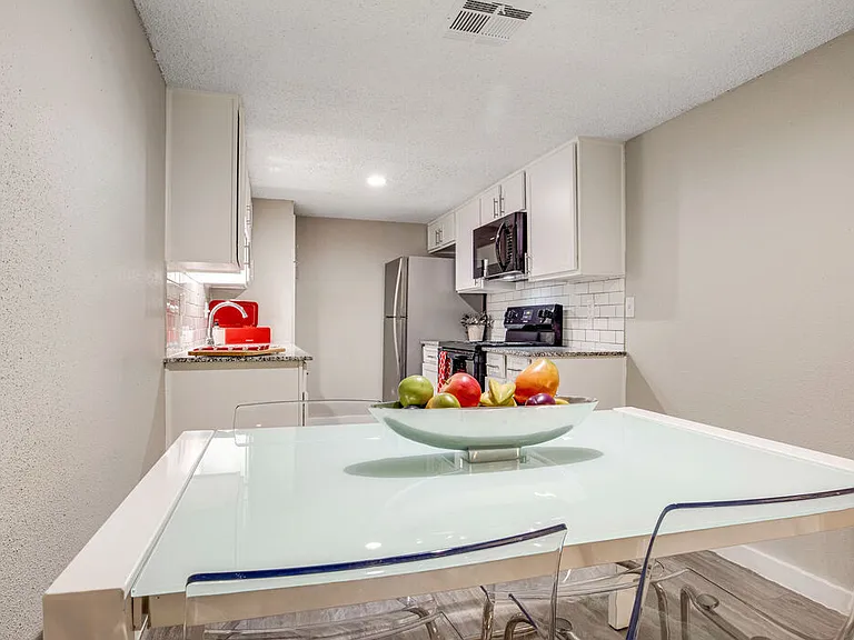 2101 Burton Dr — Photo 10
