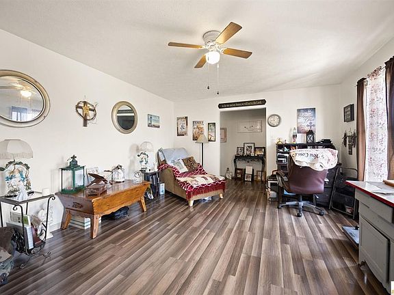 3rd image of 548 Short Cut Rd