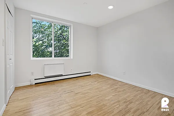 Rented by REZI | media 12