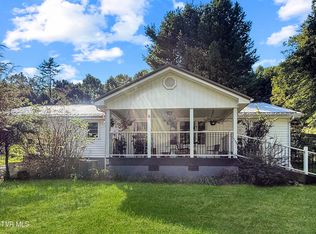 426 Shoun St, Mountain City, TN 37683