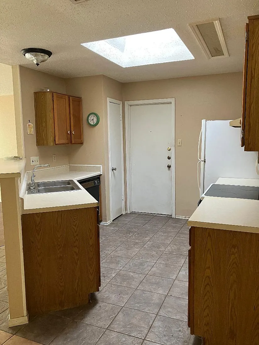 3 bed, 1398 sqft, $1,500 — Photo 4
