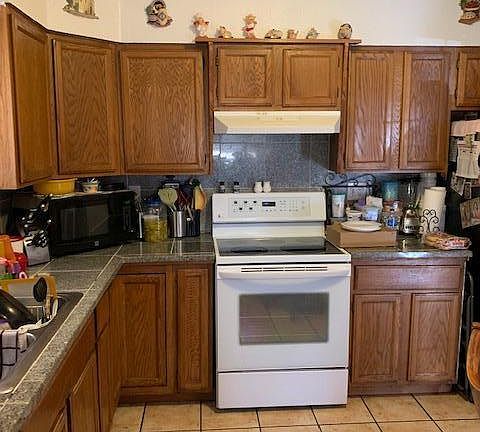 4th image of 514 E Irene St