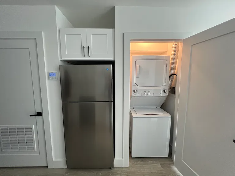 211 Ferry Blvd — Photo 27