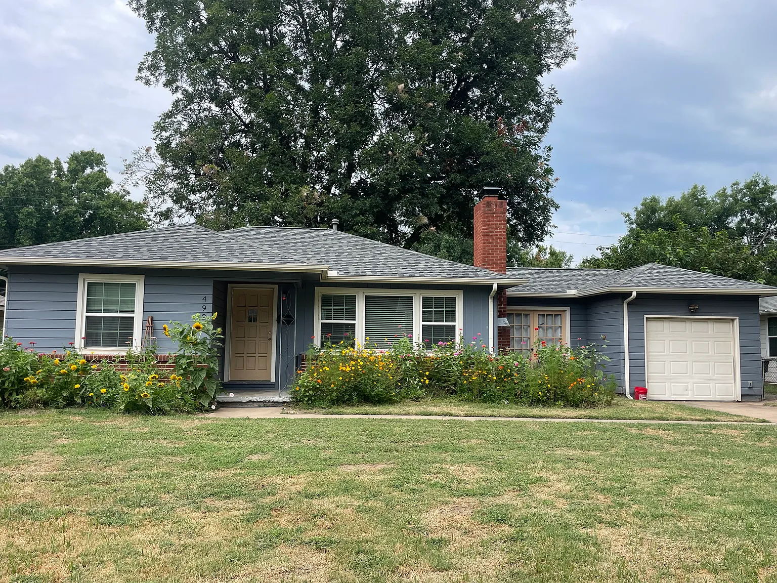 2 bed, 900 sqft, $1,200 — Photo 1