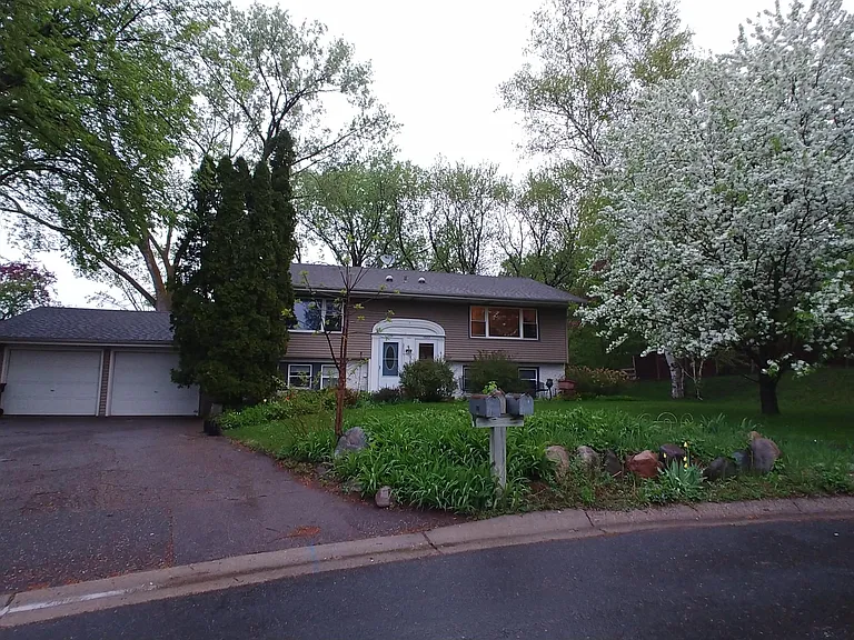 1093 Polk Cir NE — Photo 2