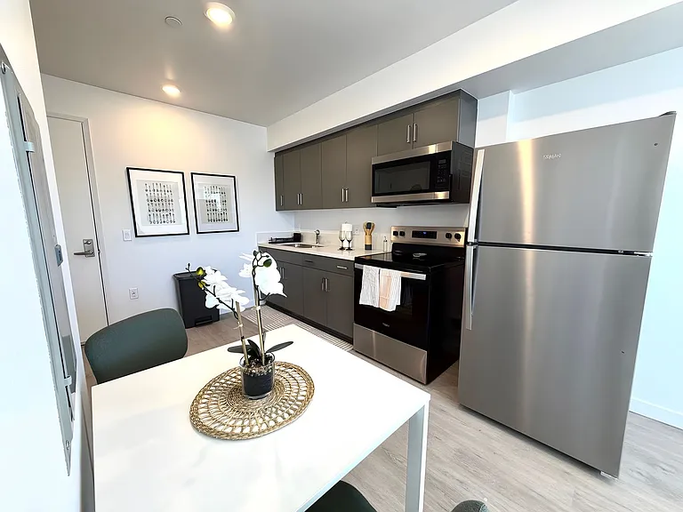 Gorgeous 1 bed/1 bath Apartments ~ LA City Section 8 Voucher Accepted! — Photo 12