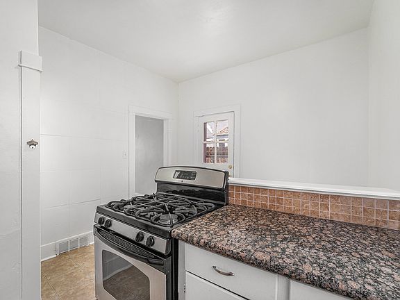 Eat-in Kitchen/Breakfast Nook