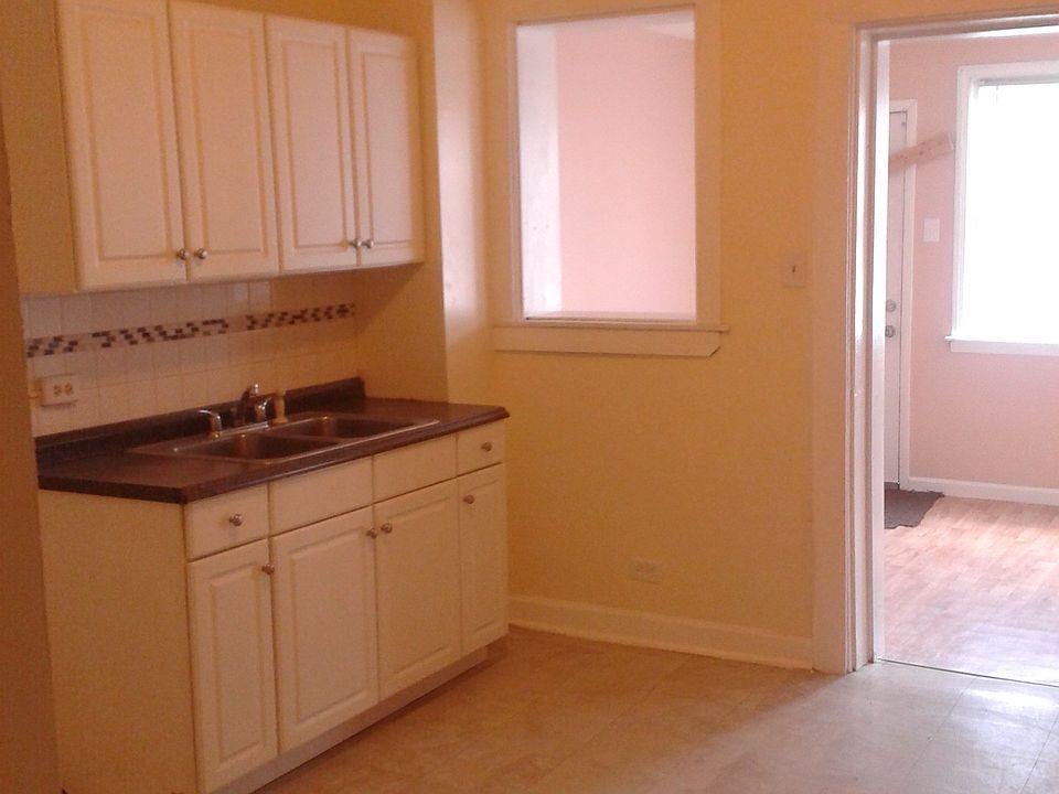 1st image of 10407 S Corliss Ave #2