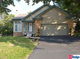1611 Madison Cir, Papillion, NE 68046