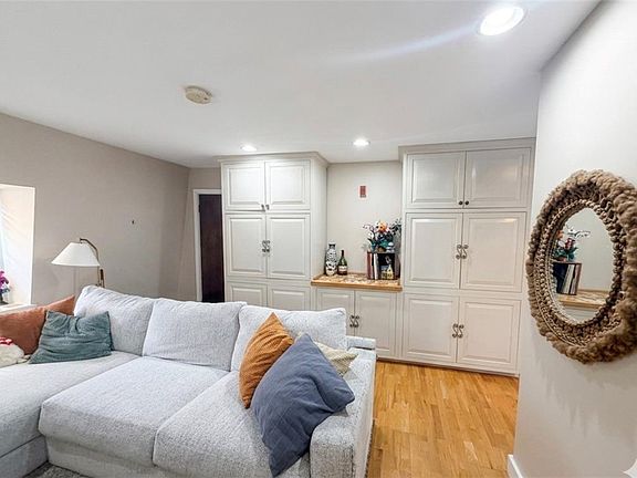 5th image of 4646 Post Rd APT 5