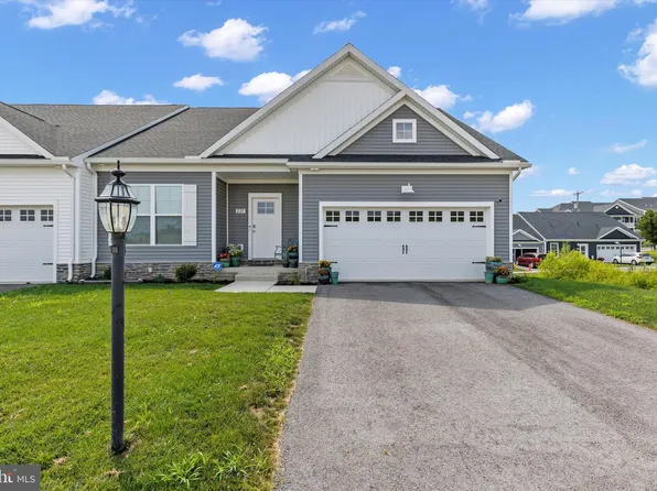 225 Ridge View Ln, Hanover, PA 17331