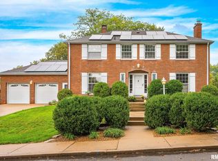 301 W Crestwood Dr, Peoria, IL 61614