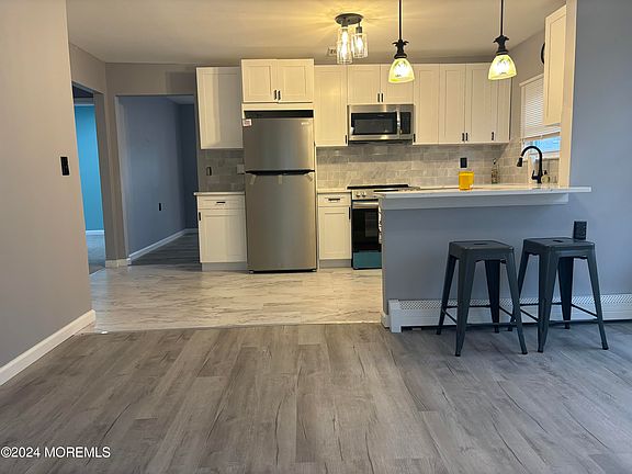 4th image of 79 Barbados Drive S