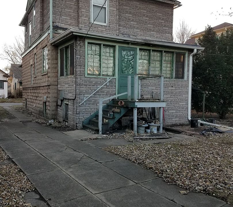 2nd image of 815 N Lombard Ave