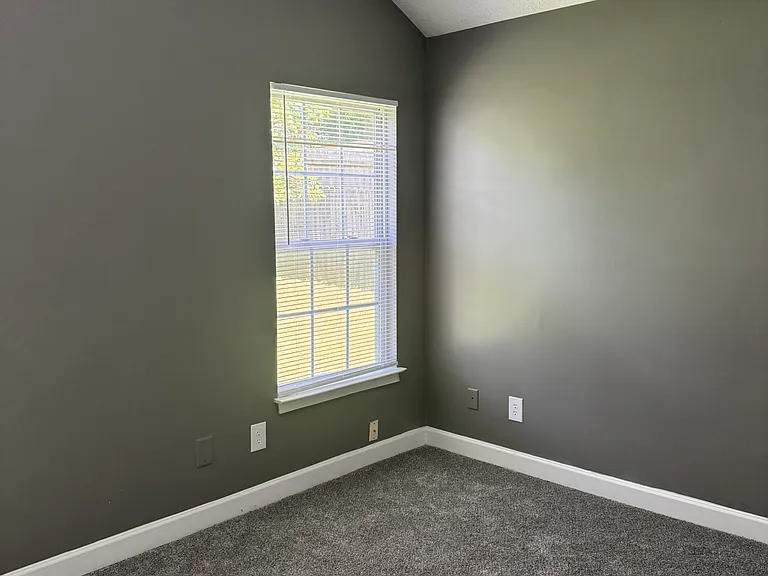 1812 Glade St — Photo 13