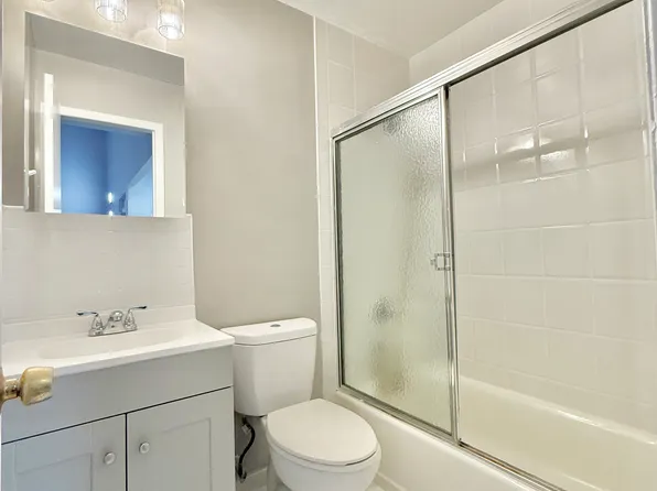 76-16 Grand Central Parkway image 7 of 10