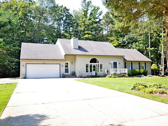 2nd image of 13327 Greenleaf Ln