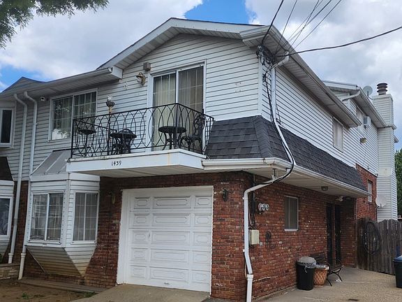 2nd image of 1439 E 70th St