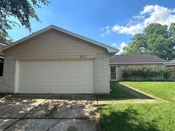 4929 Meadow Place Dr, La Porte, TX 77571