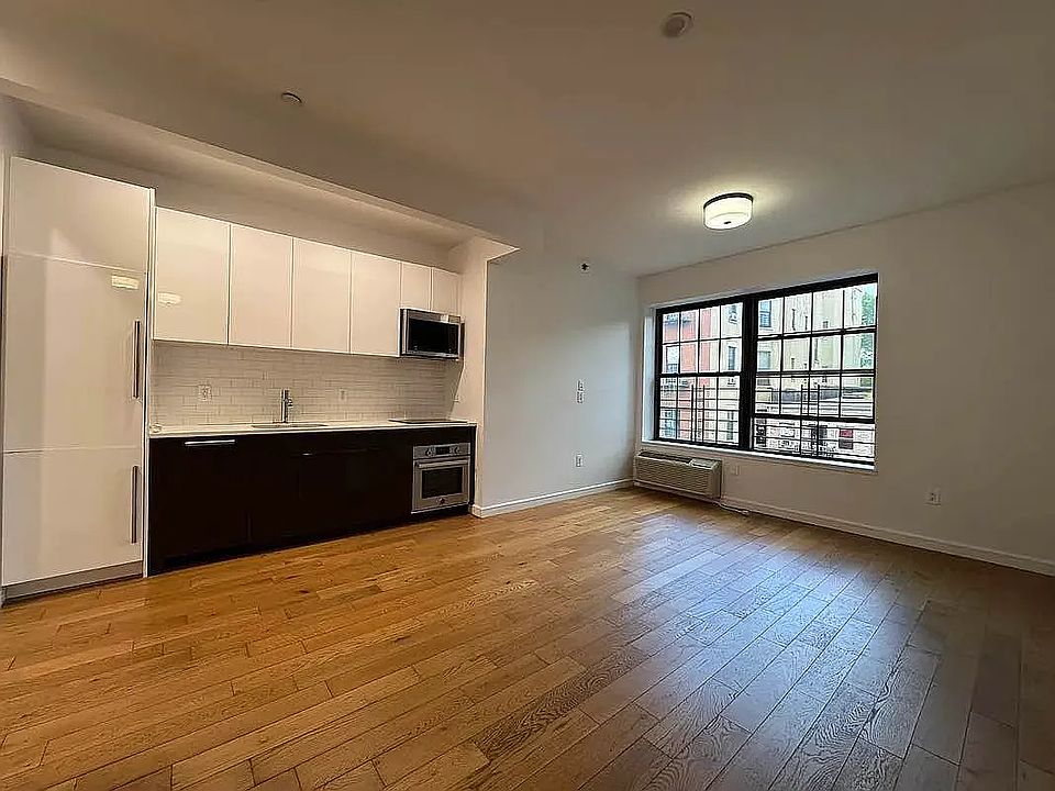 1st image of 982 Madison St #2D