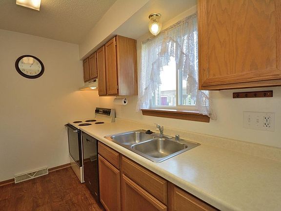 3rd image of W163N11476 Windsor Ct