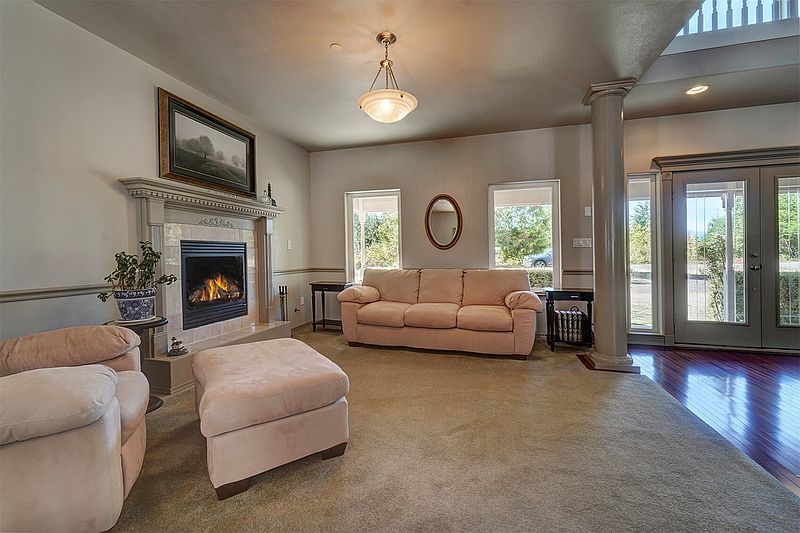 5th image of 323 E Alderwood Road