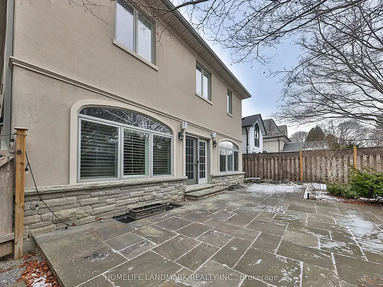 112 Kingsway Cres — Photo 35