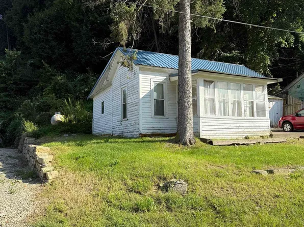 705 W Ann St, Mc Gregor, IA 52157