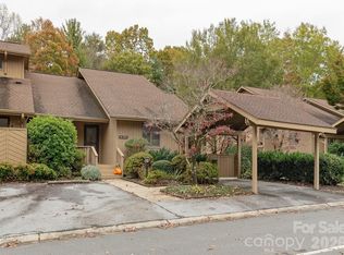606 Red Oak Dr, Hendersonville, NC 28791