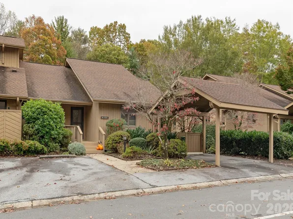 606 Red Oak Dr, Hendersonville, NC 28791