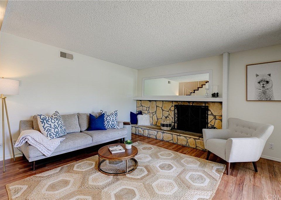 1st image of 576 Rosewood Ave