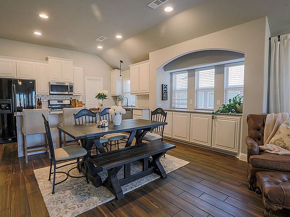 5th image of 1025 Summer Ln