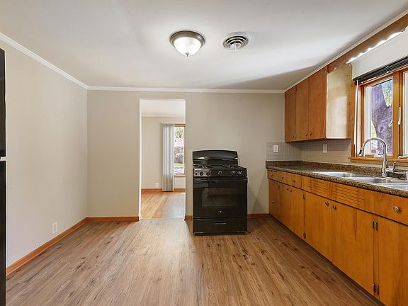 4th image of 143 Dorsetshire Dr