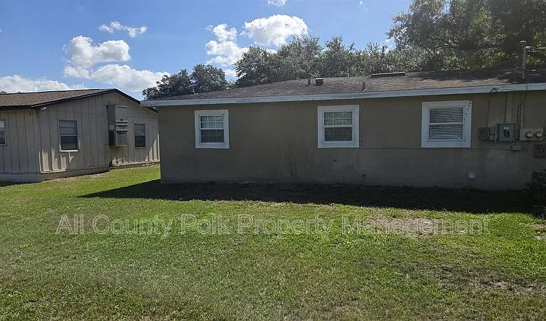 712 Bryon Ct — Photo 2